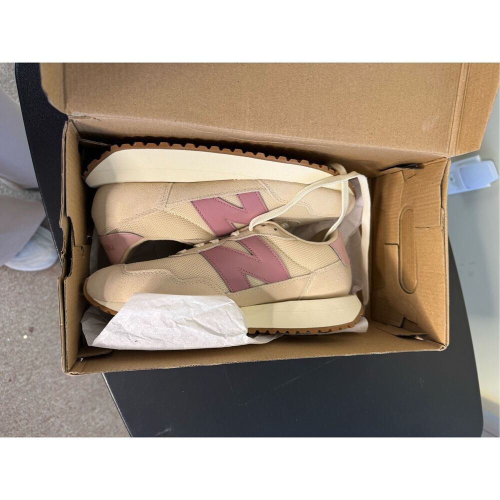New Balance NIB 237 Sneakers in Beige/Pink Size 7.5 B - Picture 8 of 10